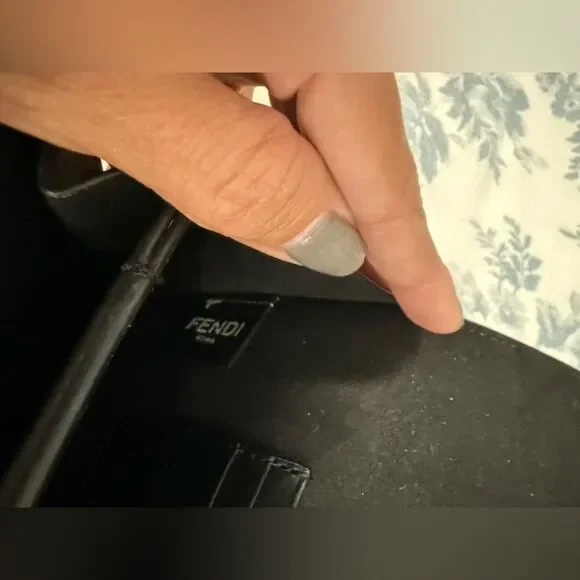 FENDI
Vitello King Mini Flat Baguette Black - Picture 5 of 14